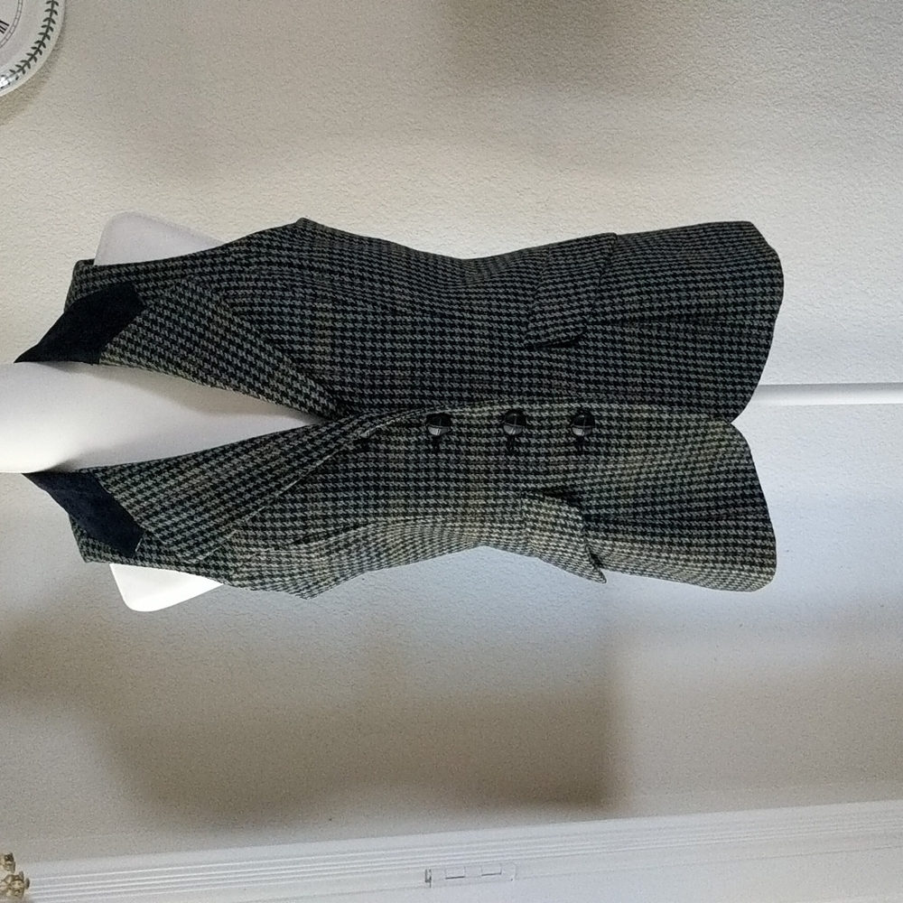 Character wool vest